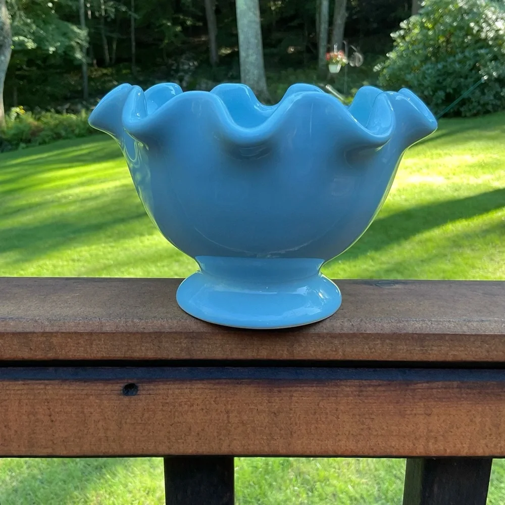 Williams Sonoma Blue Ruffle Pedestal Bowl – Ceramic Candy Dish 5.75”